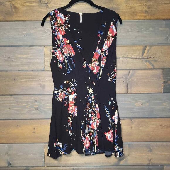 Free People Floral Sleeveless Wrap Tunic Top Size Small Black & Red - Picture 15 of 16